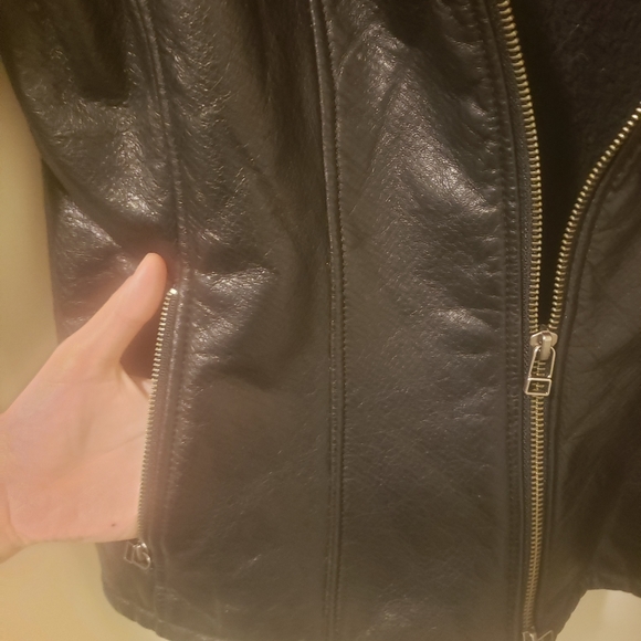 Danier NEW leather jacket - Picture 3 of 7
